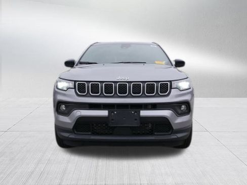 Used 2024 Jeep Compass Latitude image 9