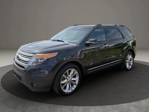 Used 2014 Ford Explorer XLT w/ Equipment Group 202A AWD/4WD image 4