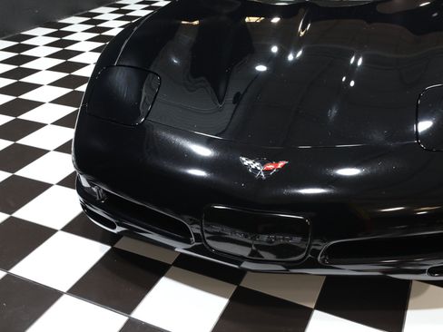 Used 2001 Chevrolet Corvette Convertible w/ Preferred Equipment Group2 RWD image 17