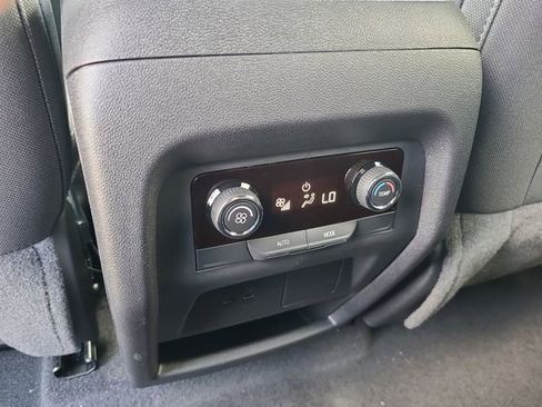 New 2026 Chevrolet Traverse LT image 13