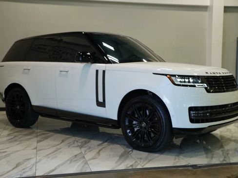 Used 2024 Land Rover Range Rover SE AWD/4WD image 3