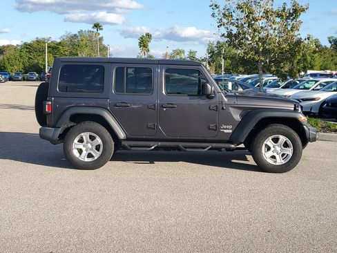 Used 2018 Jeep Wrangler Unlimited Sport S image 3