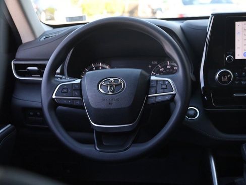 Used 2023 Toyota Highlander L image 23