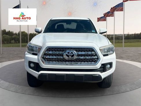 Used 2017 Toyota Tacoma TRD Off-Road w/ Tow Package (A/T) AWD/4WD image 2