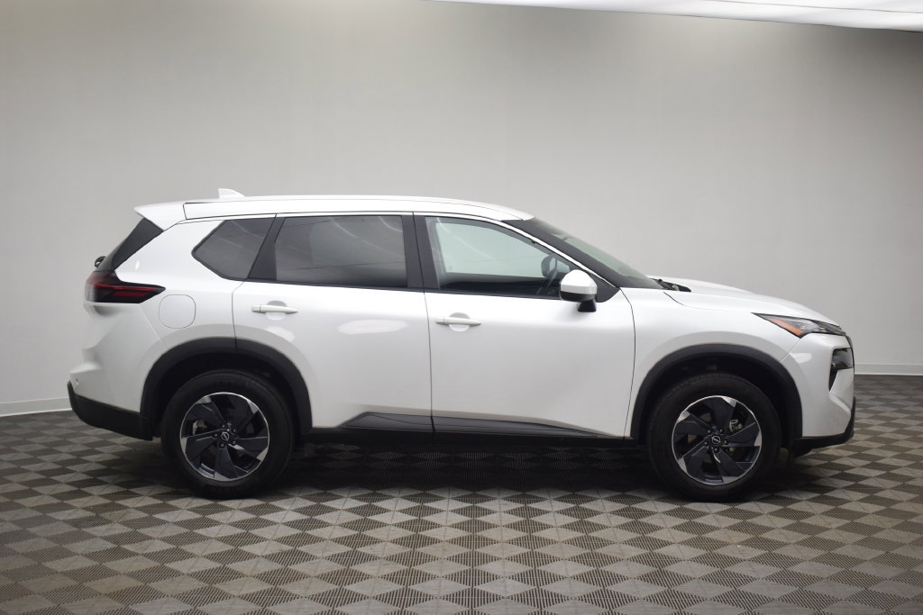 Used 2025 Nissan Rogue SV AWD/4WD image 9
