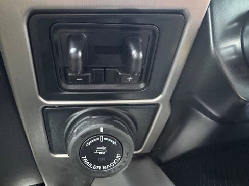 Used 2022 Ford F350 Platinum w/ FX4 Off-Road Package image 29