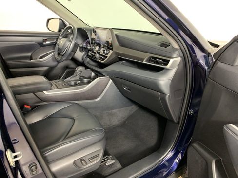 Used 2022 Toyota Highlander XLE image 42