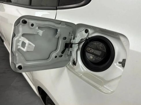 Used 2020 Toyota Corolla LE FWD image 23