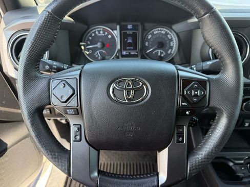 Used 2022 Toyota Tacoma TRD Off-Road w/ Technology Package AWD/4WD image 20