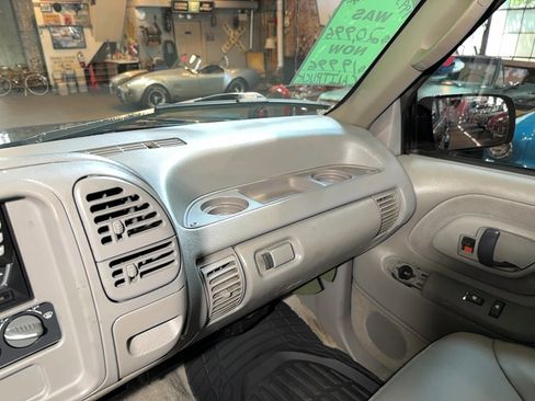 Used 1995 GMC Yukon SLE image 30