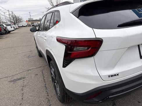 New 2026 Chevrolet Trax RS w/ Sunroof Package FWD image 3