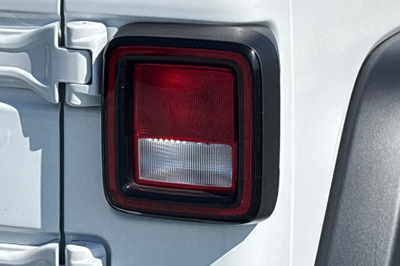 Used 2023 Jeep Wrangler Sport AWD/4WD image 13