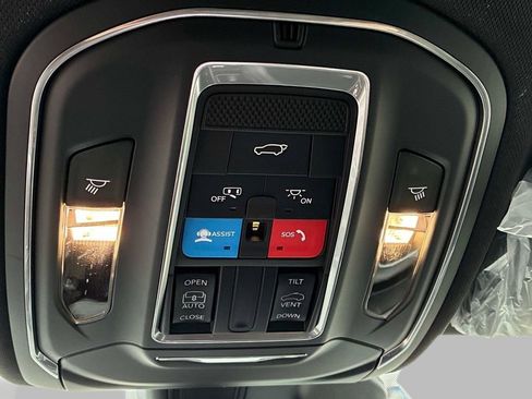 New 2026 Jeep Grand Cherokee Altitude AWD/4WD image 19