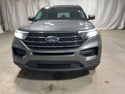 Used 2022 Ford Explorer XLT RWD image 2