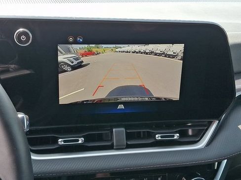 Used 2025 Chevrolet Equinox LT FWD image 18