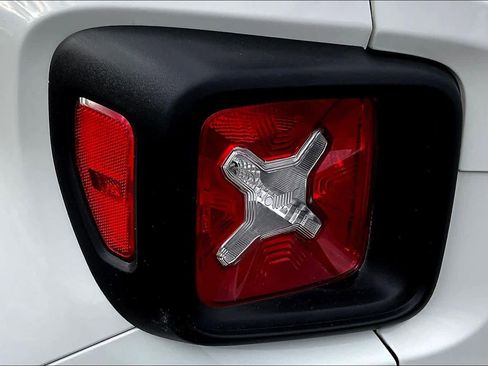 Used 2023 Jeep Renegade Trailhawk image 31