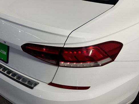 Used 2021 Volkswagen Passat 2.0T SE image 34