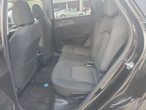 Used 2023 Kia Sportage LX image 17