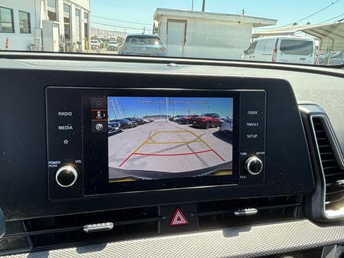 Used 2025 Kia Sportage LX FWD image 23
