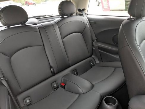 Used 2023 MINI Cooper 2-Door Hardtop image 17