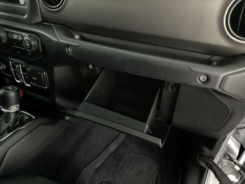 Used 2021 Jeep Gladiator Sport AWD/4WD image 19