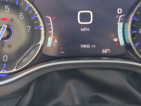 Used 2023 Chrysler Pacifica Touring-L image 27