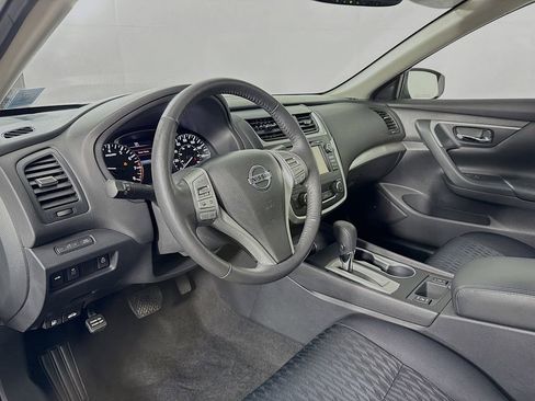 Used 2017 Nissan Altima 2.5 SV w/ Convenience Package image 9