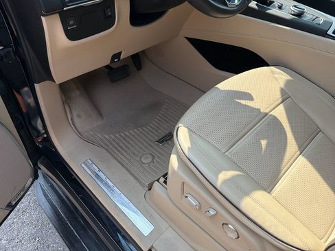 Used 2023 Cadillac Escalade Premium Luxury AWD/4WD image 23