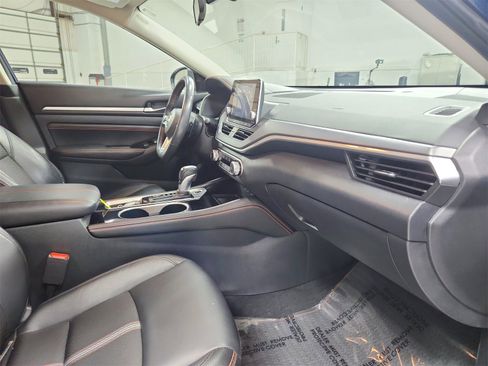 Used 2023 Nissan Altima 2.5 SR image 38