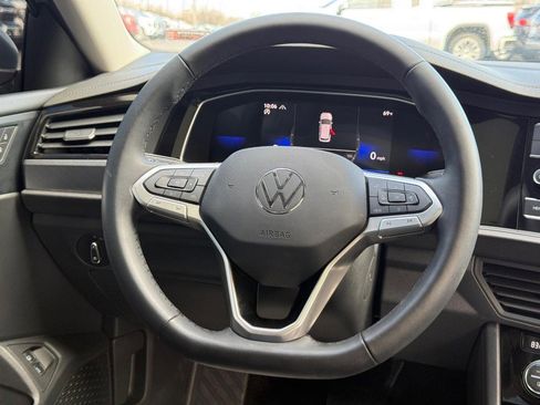 Used 2024 Volkswagen Jetta SE w/ Panoramic Sunroof Package image 13