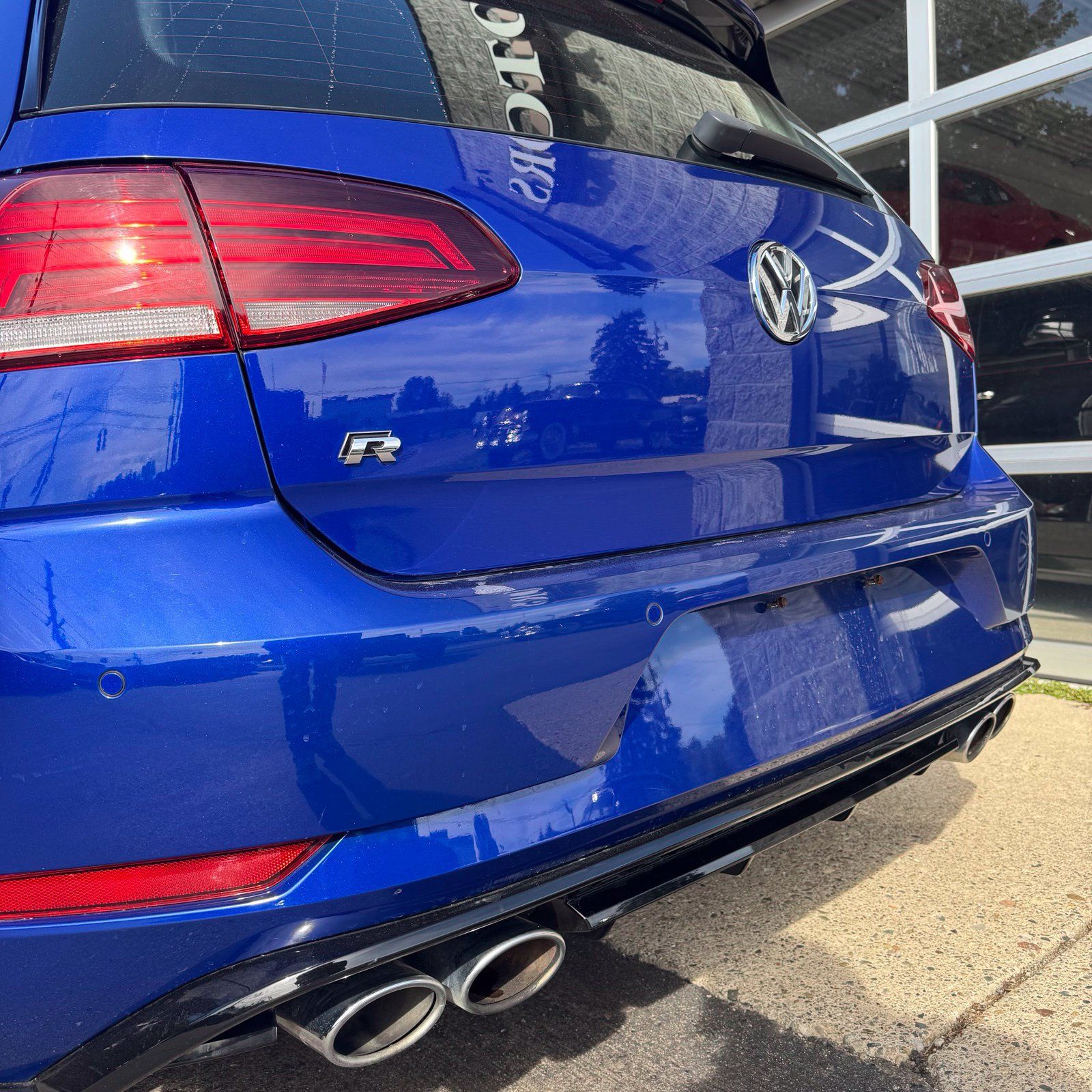 Used 2019 Volkswagen Golf R 4-Door AWD/4WD image 17