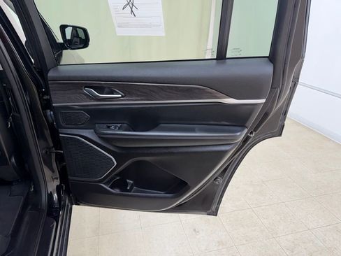 Used 2022 Jeep Grand Cherokee L Limited image 14