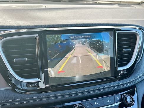 New 2026 Chrysler Pacifica Select FWD image 14