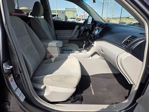 Used 2013 Toyota Highlander Plus image 19