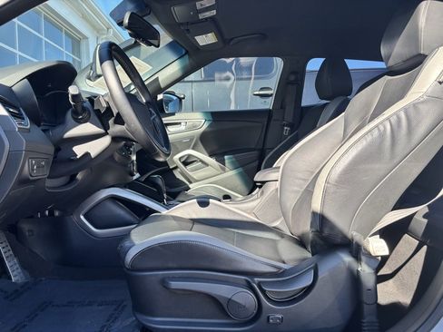 Used 2016 Hyundai Veloster Turbo image 10