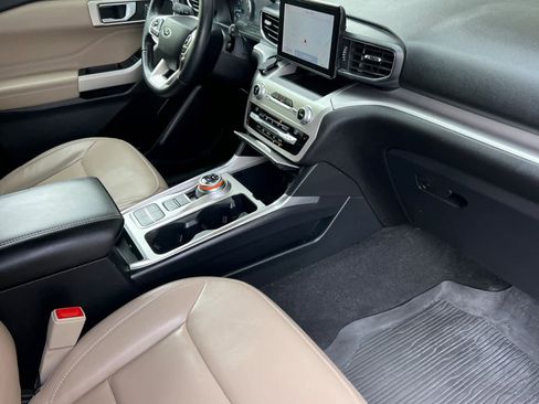 Used 2021 Ford Explorer XLT w/ Equipment Group 202A image 17