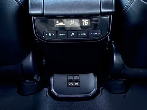 Used 2024 Toyota Highlander XSE image 17