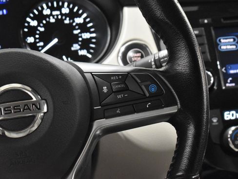 Used 2020 Nissan Rogue Sport SV w/ Technology Package FWD image 11