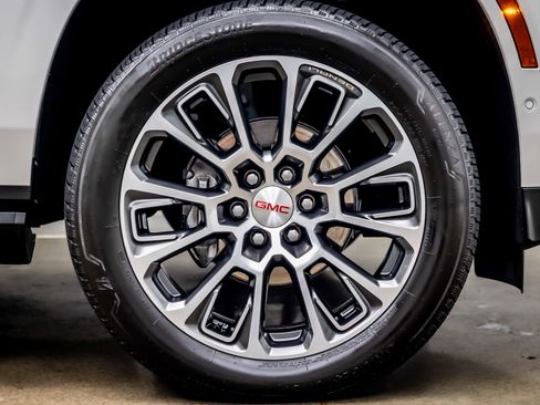 Used 2025 GMC Yukon Denali w/ Denali Reserve Package image 39