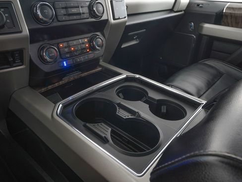 Used 2019 Ford F250 Lariat w/ Lariat Value Package AWD/4WD image 16
