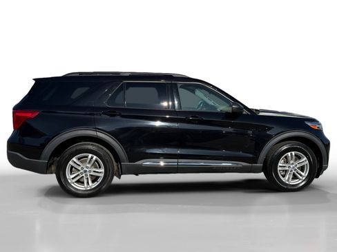 Used 2022 Ford Explorer XLT w/ Equipment Group 202A image 6