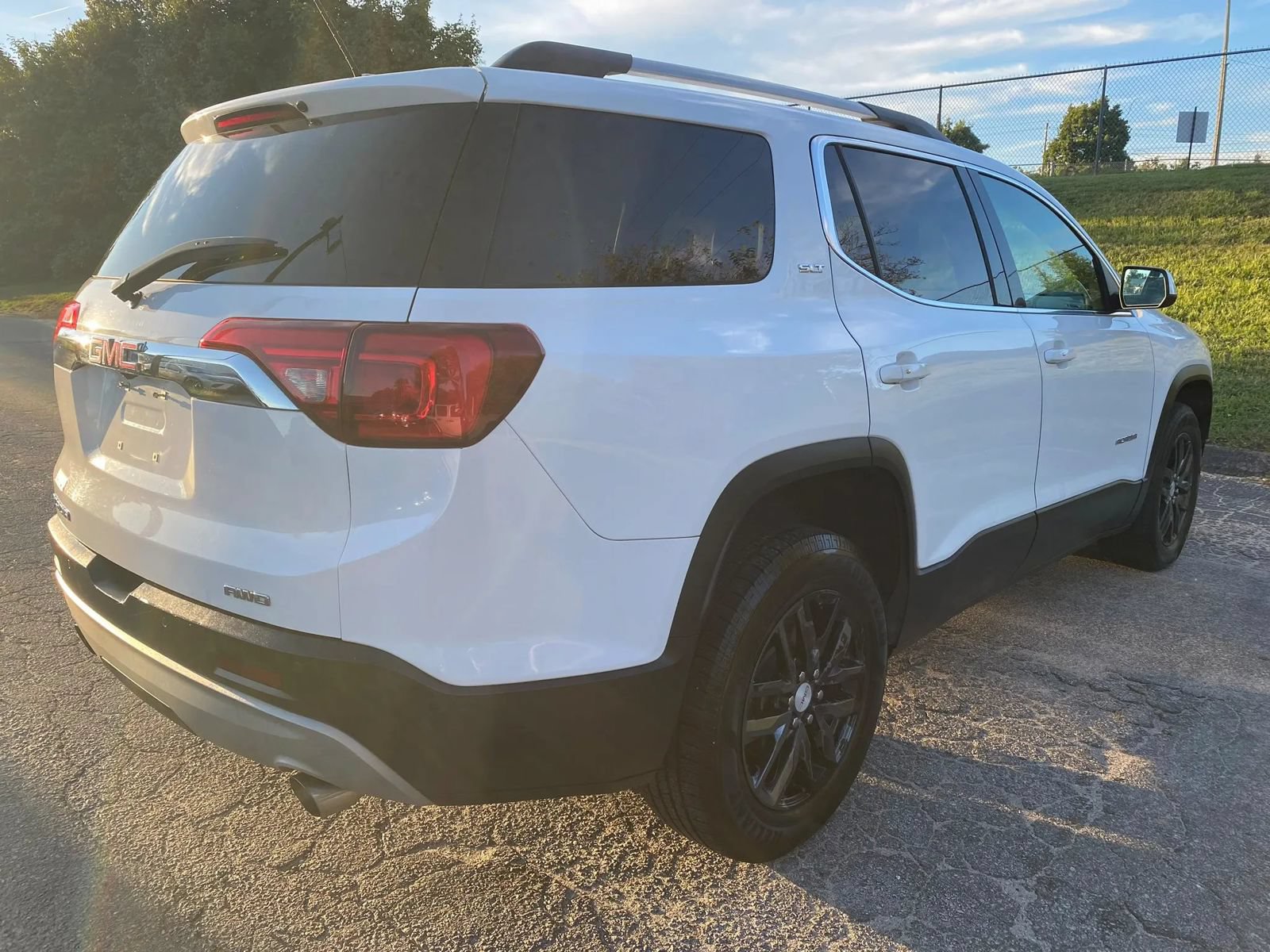 Used 2019 GMC Acadia SLT AWD/4WD image 4