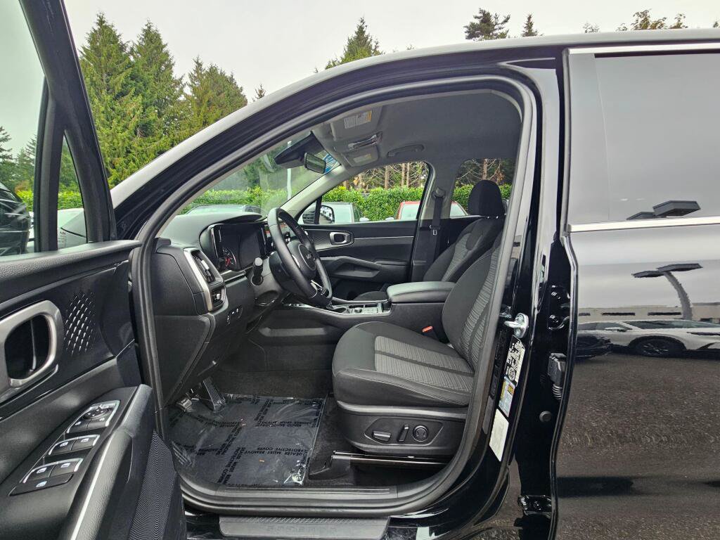 Used 2023 Kia Sorento LX AWD/4WD image 24