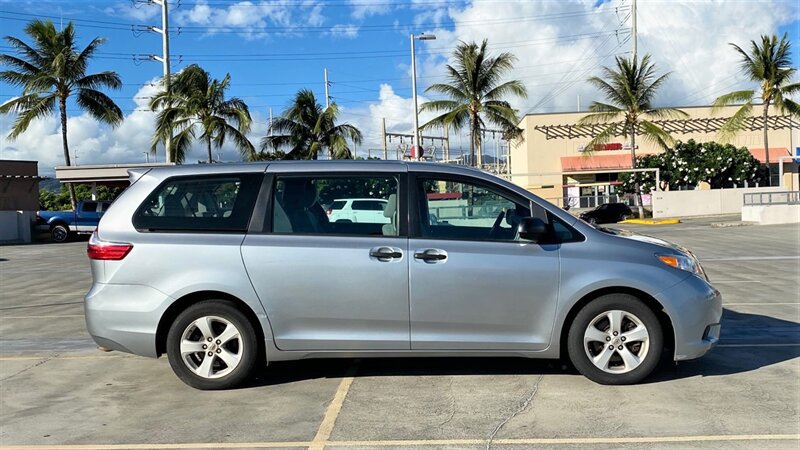 Used 2016 Toyota Sienna L FWD image 4