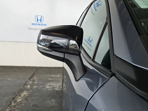 Used 2025 Toyota Corolla Cross LE FWD image 33