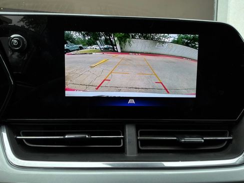 Used 2025 Chevrolet Trax LT FWD image 28