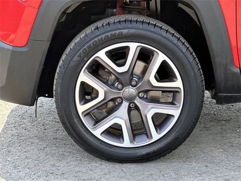 Used 2015 Jeep Renegade Latitude w/ Popular Equipment Group image 6