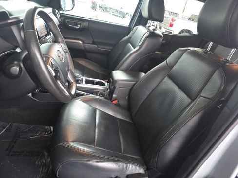 Used 2019 Toyota Tacoma Limited image 22