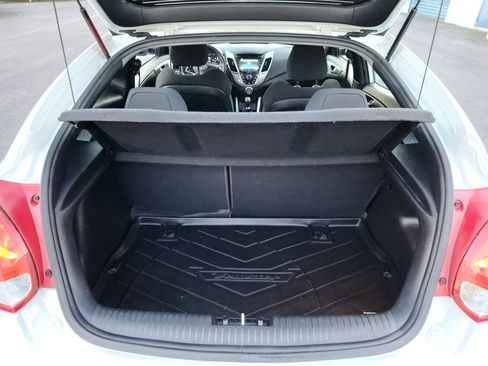 Used 2016 Hyundai Veloster image 18