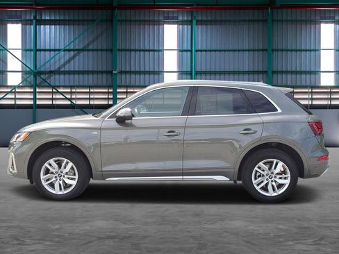 Used 2023 Audi Q5 2.0T Premium w/ Convenience Package AWD/4WD image 2